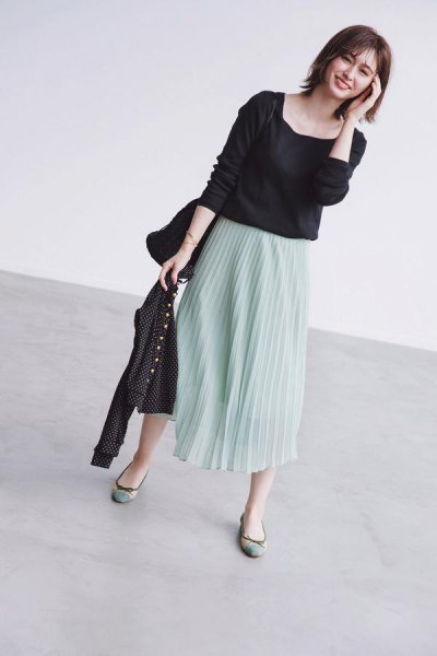 绿裙子搭配什么颜色的上衣