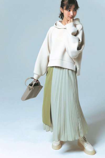 绿裙子搭配什么颜色的上衣