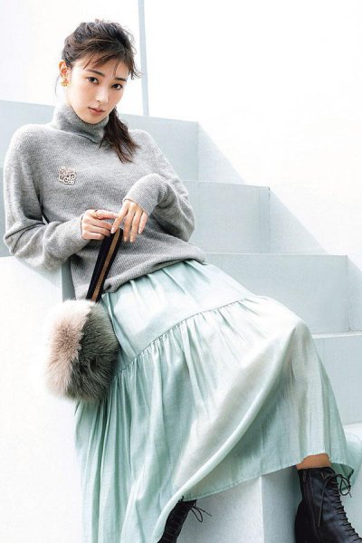 绿裙子搭配什么颜色的上衣