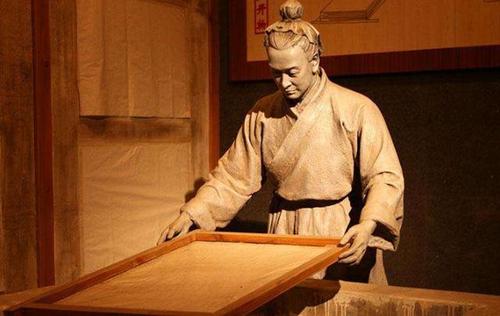 东汉时期谁改进了造纸术