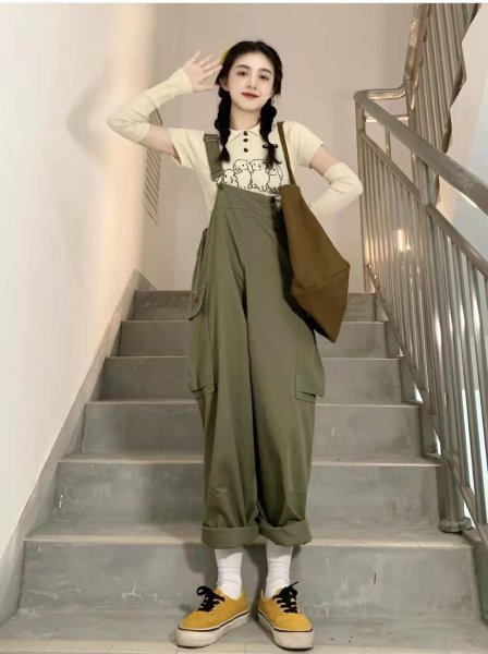 绿色裤子配什么颜色的上衣好看