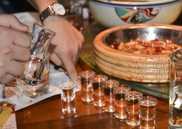 五瓶啤酒顶多少白酒