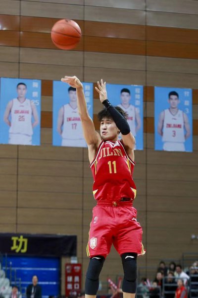 吉林男篮姜伟泽身高多少