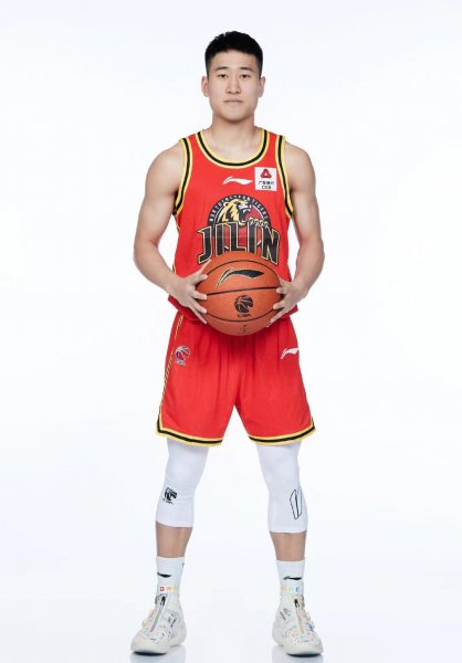 吉林男篮姜伟泽身高多少
