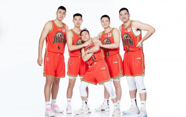 吉林男篮姜伟泽身高多少