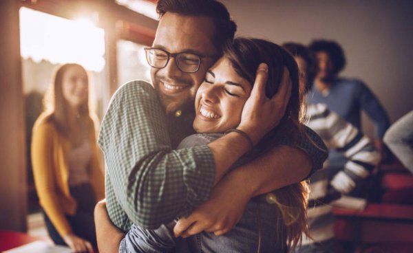 狮子座男人爱上一个女人的表现