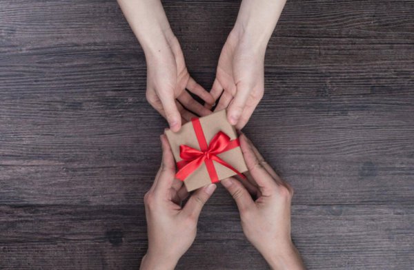 狮子座男人爱上一个女人的表现