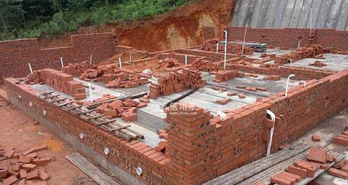 四平八稳什么意思