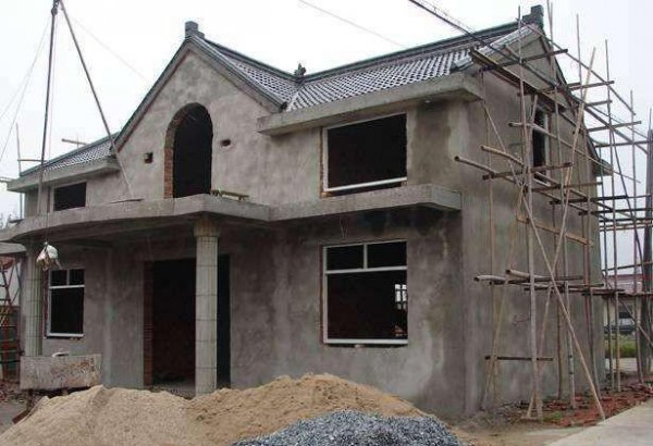 四平八稳什么意思