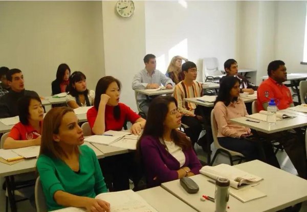 北京语言大学是211吗