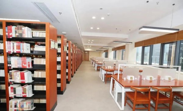 北京语言大学是211吗