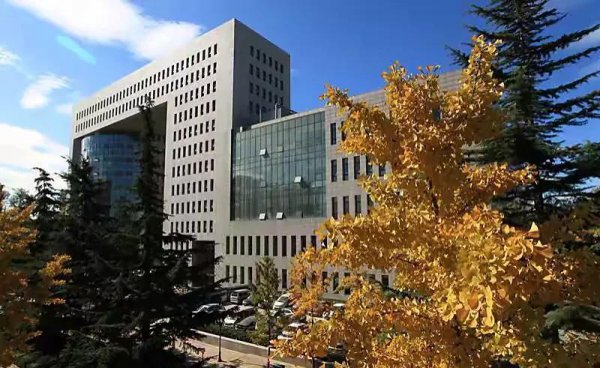 北京语言大学是211吗