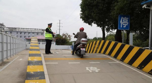 c1考完多久可以考摩托车驾驶证