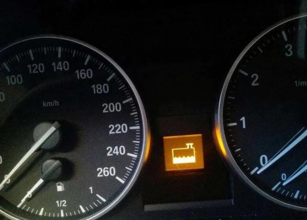 冷却液不足标志什么颜色