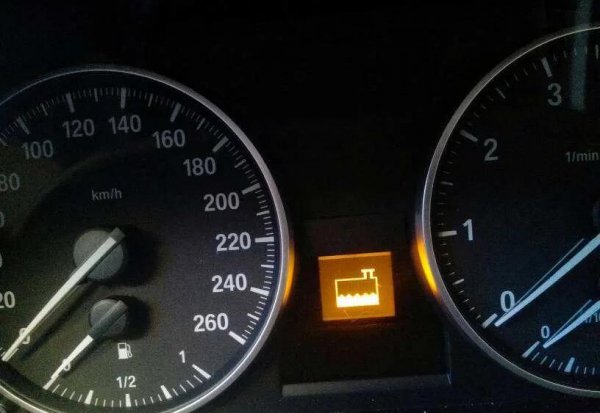 冷却液不足标志什么颜色