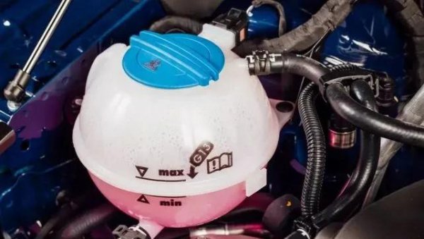 冷却液不足标志什么颜色