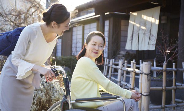 嫁出去的女儿平摊父母医药费