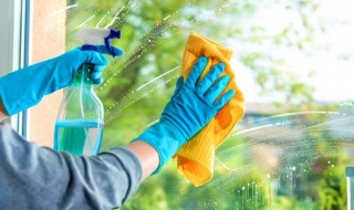 玻璃清洗去污有什么好办法 清洗玻璃有什么好方法又干净