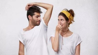 男人身上有一股怪味特别难闻 男性身上异味是怎么造成的