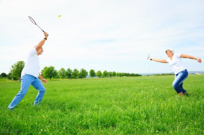 羽毛球拍哪个牌子最好用 羽毛球拍什么品牌耐用又便宜