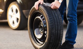 世界上最早的轮胎是什么颜色的 世界上最早的轮胎颜色是怎样的