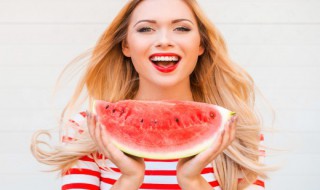 怎么挑西瓜才能选到甜的 怎么挑甜的西瓜