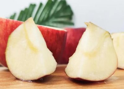 苹果削出来是绿色的能吃吗 削开的苹果为什么会变色