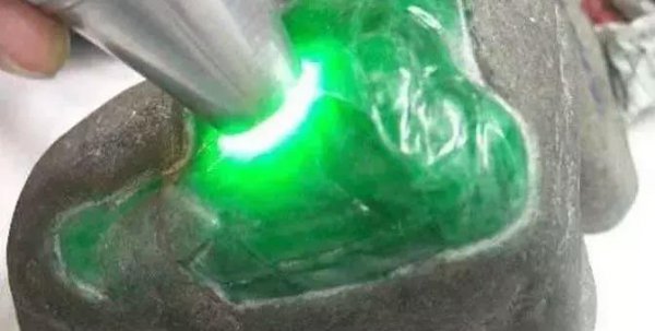 帝王绿翡翠怎么鉴别真假