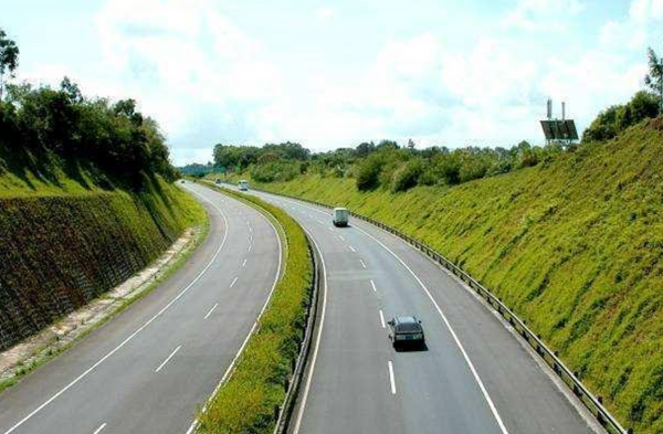 高速上没油了怎么求助