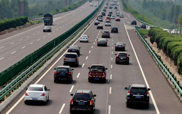 高速上没油了怎么求助