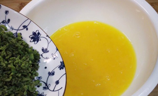 香椿炒鸡蛋怎么炒需要焯水吗