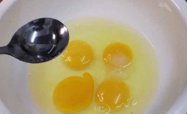 香椿炒鸡蛋怎么炒需要焯水吗