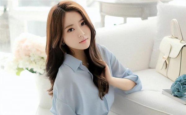 男女互动肢体接触活动