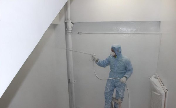 墙面发霉的原因及其处理方式