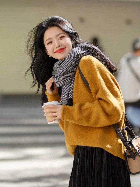 黑色半身裙怎么搭配上衣图片