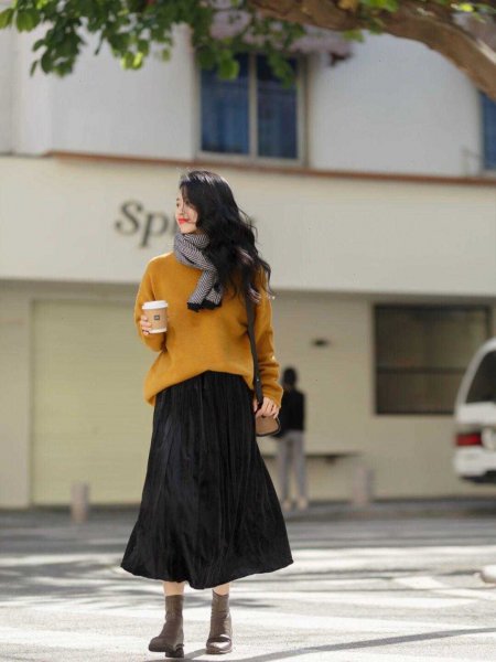 黑色半身裙怎么搭配上衣图片