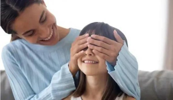 为什么在接吻的时候男的总是动手