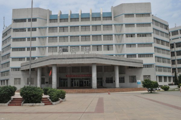 云南财经大学什么档次