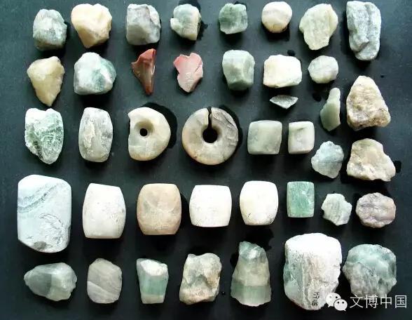 萤石什么颜色最值钱