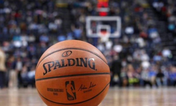 nba用的篮球什么牌子