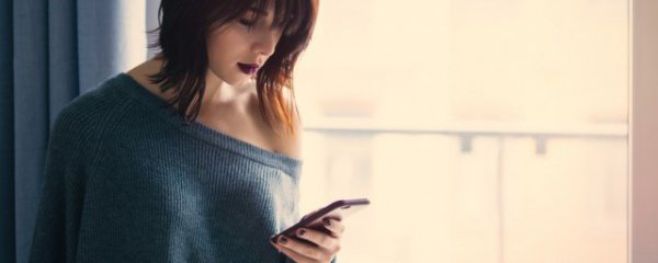 怎么清理手机插口灰尘