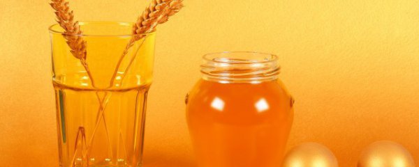 喝蜂蜜水可以吃鸡蛋吗