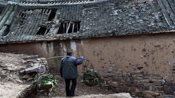 爸爸去世名下宅基地归谁继承