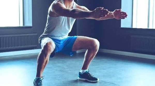 男性每天坚持做50个深蹲