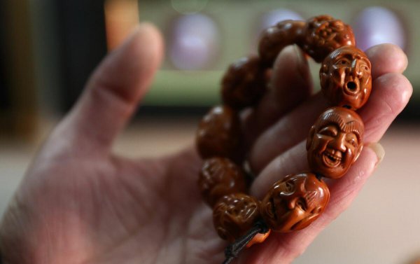 橄榄核雕手串怎么盘玩保养正确