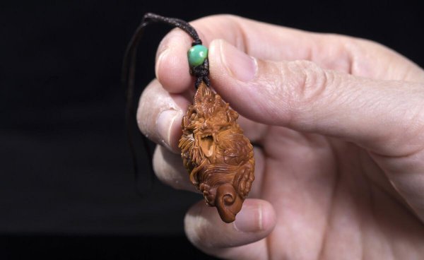 橄榄核雕手串怎么盘玩保养正确