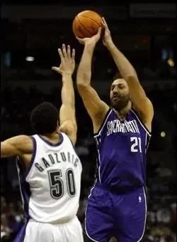 21号球衣号码的篮球明星