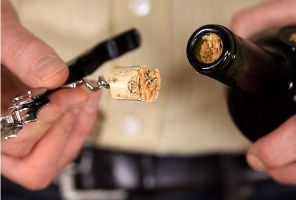 红酒塞子断了拔不出来怎么办