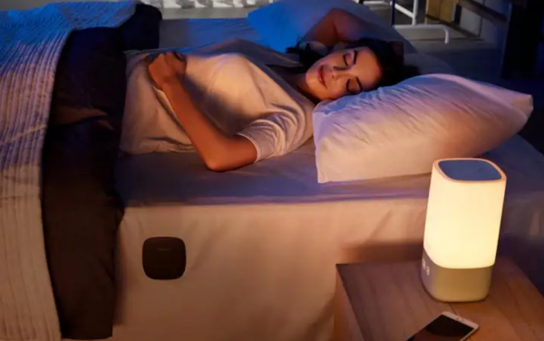 晚上开灯睡觉对人有什么伤害