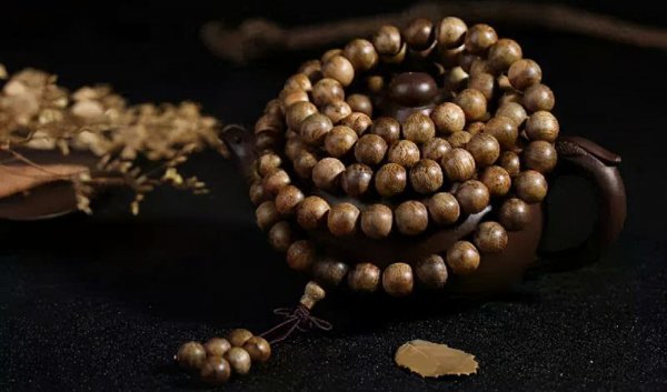 戴沉香手串对身体有什么好处